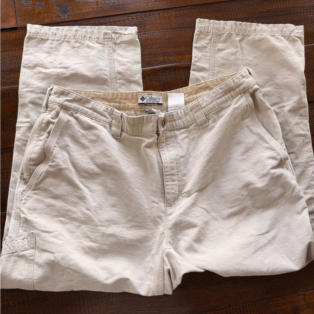 Columbia Men's Light Tan Chino Pants